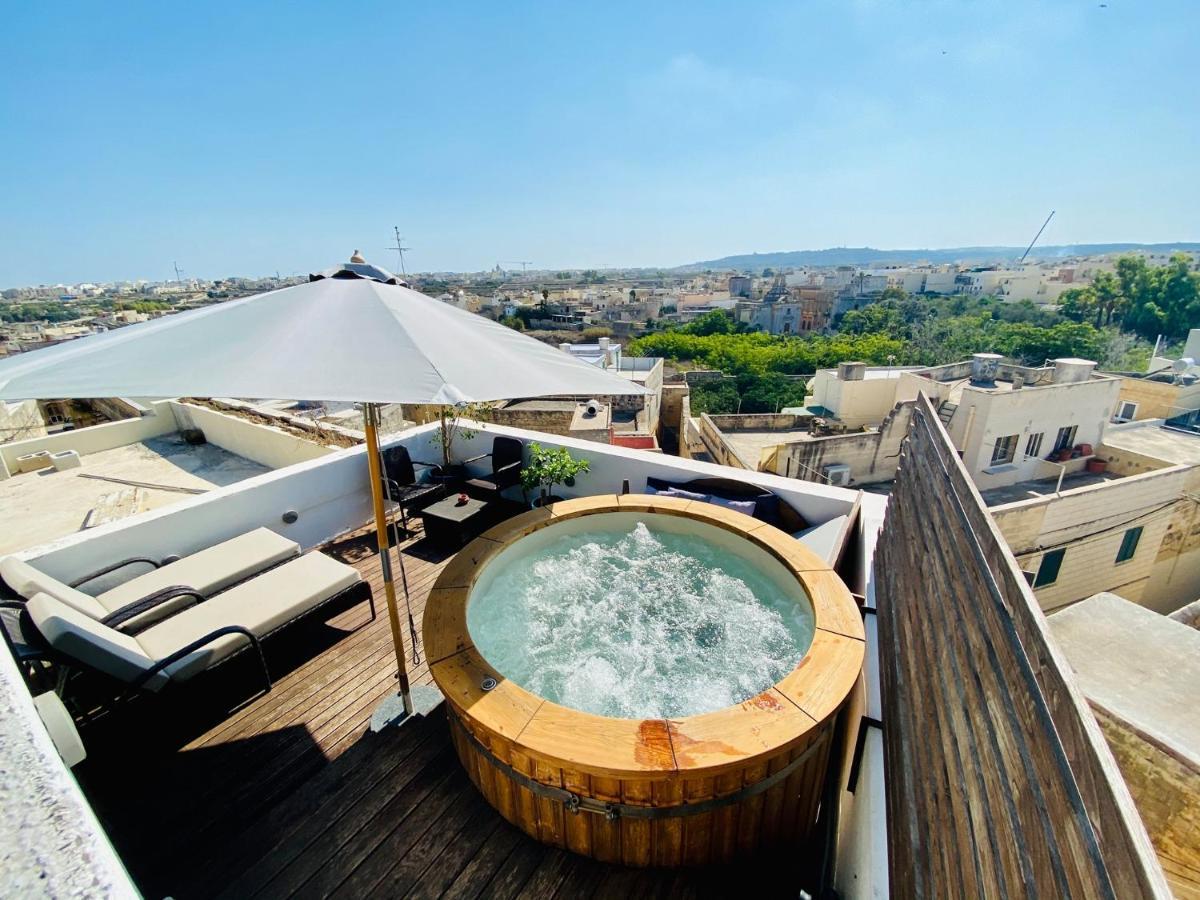 Rooftop Heated Jacuzzi, Fireplace, A Unique Home! Zebbug  Exterior photo