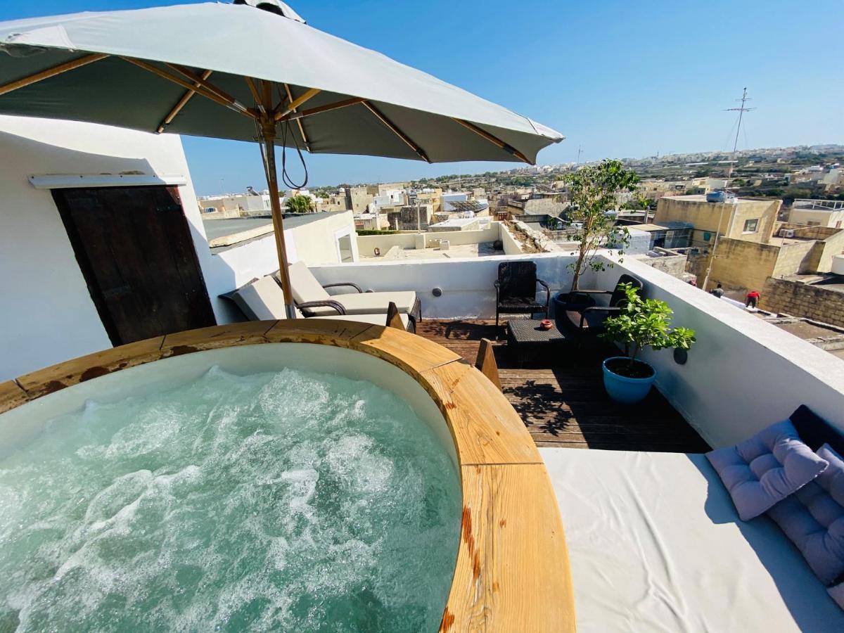 Rooftop Heated Jacuzzi, Fireplace, A Unique Home! Zebbug  Exterior photo